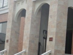 供應(yīng)工程案例,墻石案例,米白色墻石,花崗巖石材,環(huán)境石材